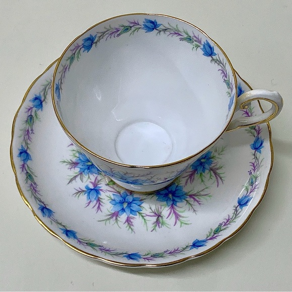 Vintage Royal Tuscan LOVE IN THE MIST Blue Footed Tea Cup & Saucer Set - Picture 2 of 16